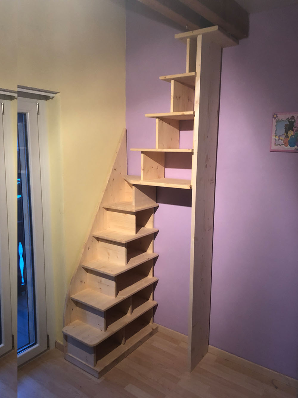 Wandgestell mit Kombinierter Treppe